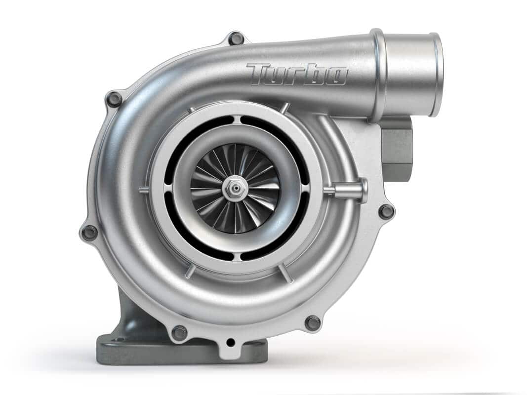 Srebrna turbosprężarka na białym tle symbolizująca regenerację turbosprężarki.