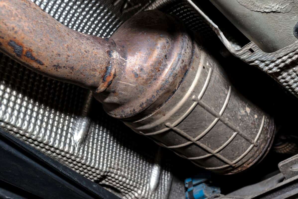 Filtr cząstek stałych w układzie wydechowym jako temat czyszczenia filtra DPF i serwisu olejowego